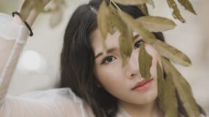 大人ニキビに化粧水がしみる理由は何ですか？